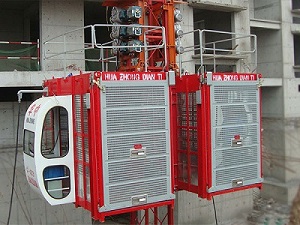 Single cage and double cage construction hoist