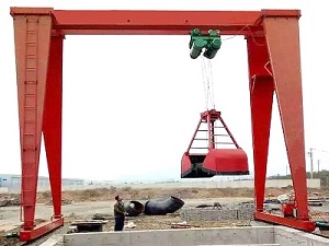 Single beam grab gantry crane